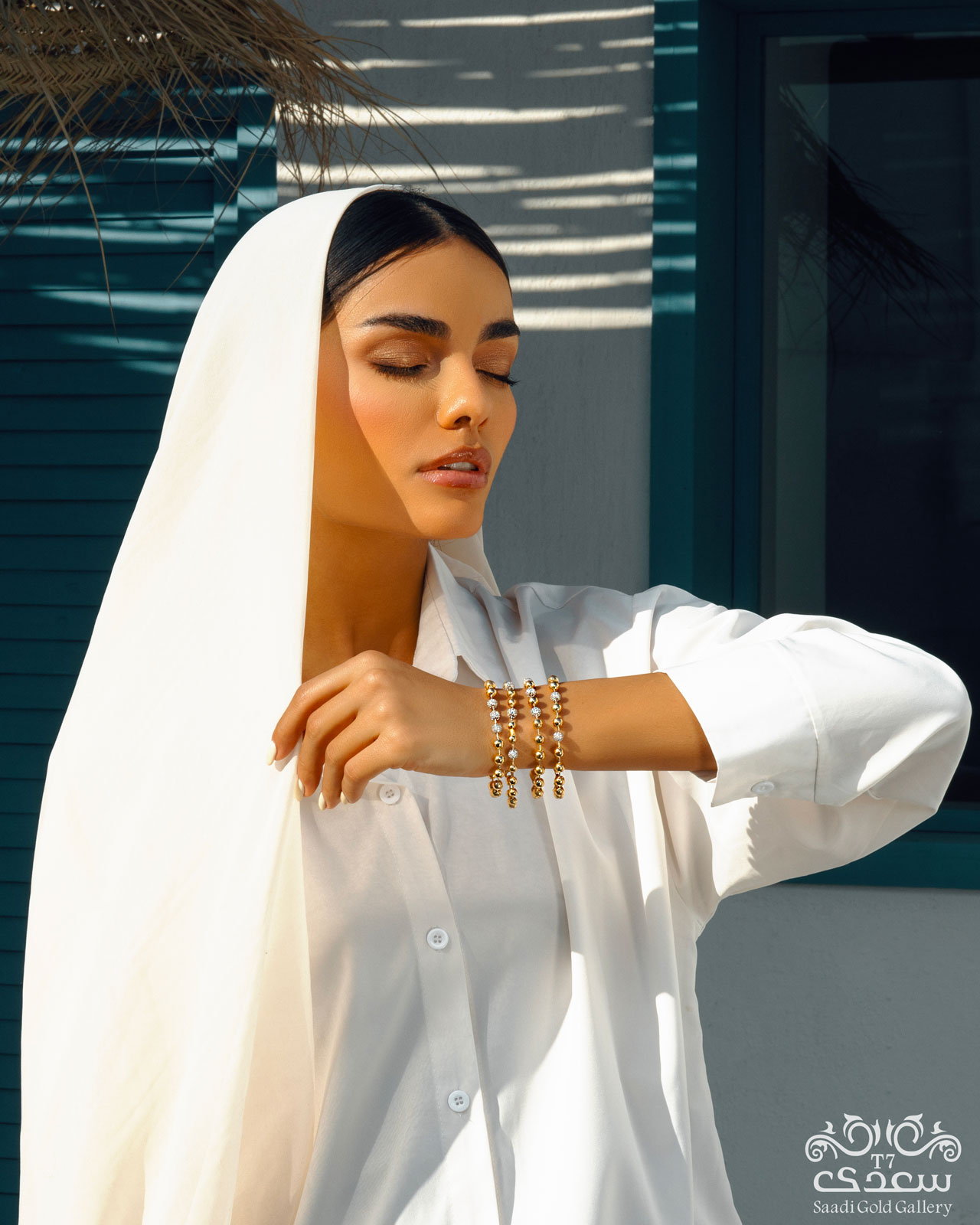 bracelet modeling